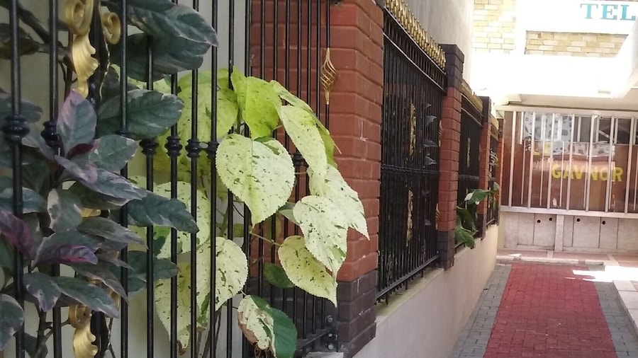 LE GAVNOR-RITTOO COMPLEX