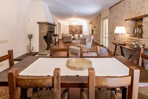 Interior - Villa Roncaglia by MMega (Fratte Rosa)