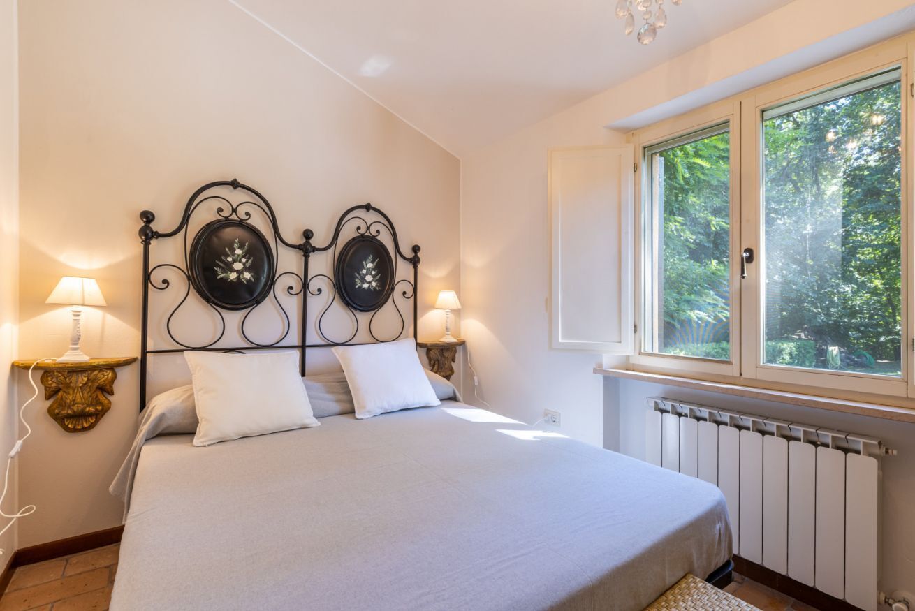 5 bedrooms, iron/ironing board
