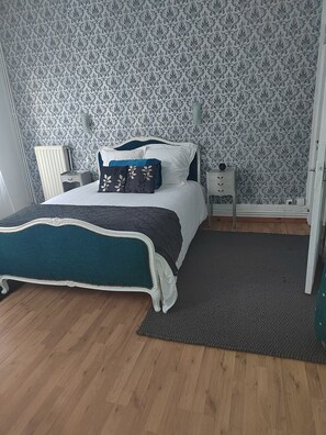 4 bedrooms, iron/ironing board, free WiFi, bed sheets - Charming house (Vervins)