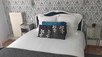 4 slaapkamers, een strijkplank/strijkijzer, gratis wifi, beddengoed