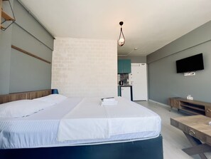 Estudio clásico, vista a la ciudad | Tabla de planchar con plancha y wifi gratis 