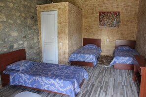 Familie vierpersoonskamer, uitzicht op meer | Geluiddichte muren, gratis wifi