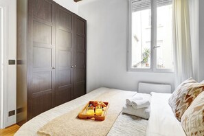 ซิตี้อพาร์ทเมนท์, เตียงใหญ่ 1 เตียง และโซฟาเบด, ปลอดบุหรี่, วิวเมือง | เตารีด/โต๊ะรีดผ้า, เปล/เตียงเด็กอ่อน, เปลนอนเด็กแบบพกพา, Wi-Fi ฟรี