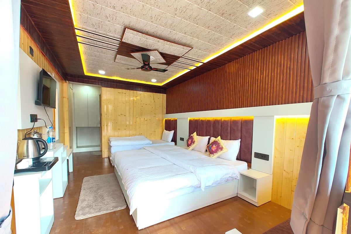 Deluxe-Doppelzimmer, Mehrere Betten, Seeblick