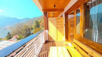 Doppia Deluxe, letti multipli, vista lago | Terrazza/patio