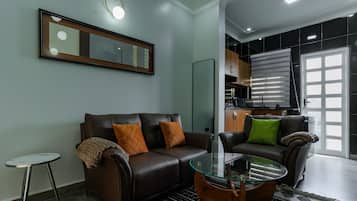 Deluxe Apartment, Hill View | Living area