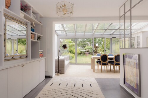 Comfortable, bright new house in the heart of Versailles