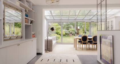 Comfortable, bright new house in the heart of Versailles