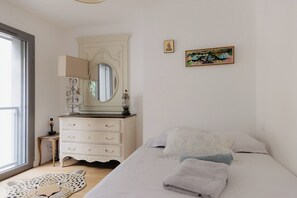 4 多间卧室、熨斗/熨衣板、WiFi、床单