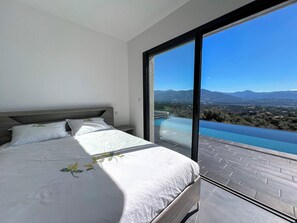 4 bedrooms, desk, iron/ironing board, free WiFi