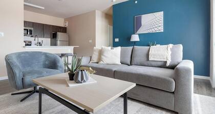 Landing | Chic 1BD, Pool, Gym