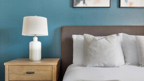 1 habitación, escritorio, tabla de planchar con plancha y wifi 