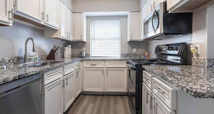 Landing | Stylish 2BD, Clubhouse, Pool