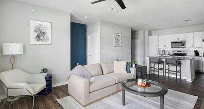 Landing | Spectacular 2BD, Pool, Gym