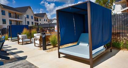 Landing | Beautiful 2BD, Gym, Pool