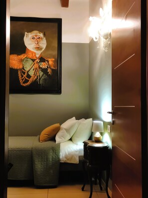 2 bedrooms, in-room safe, iron/ironing board, free WiFi