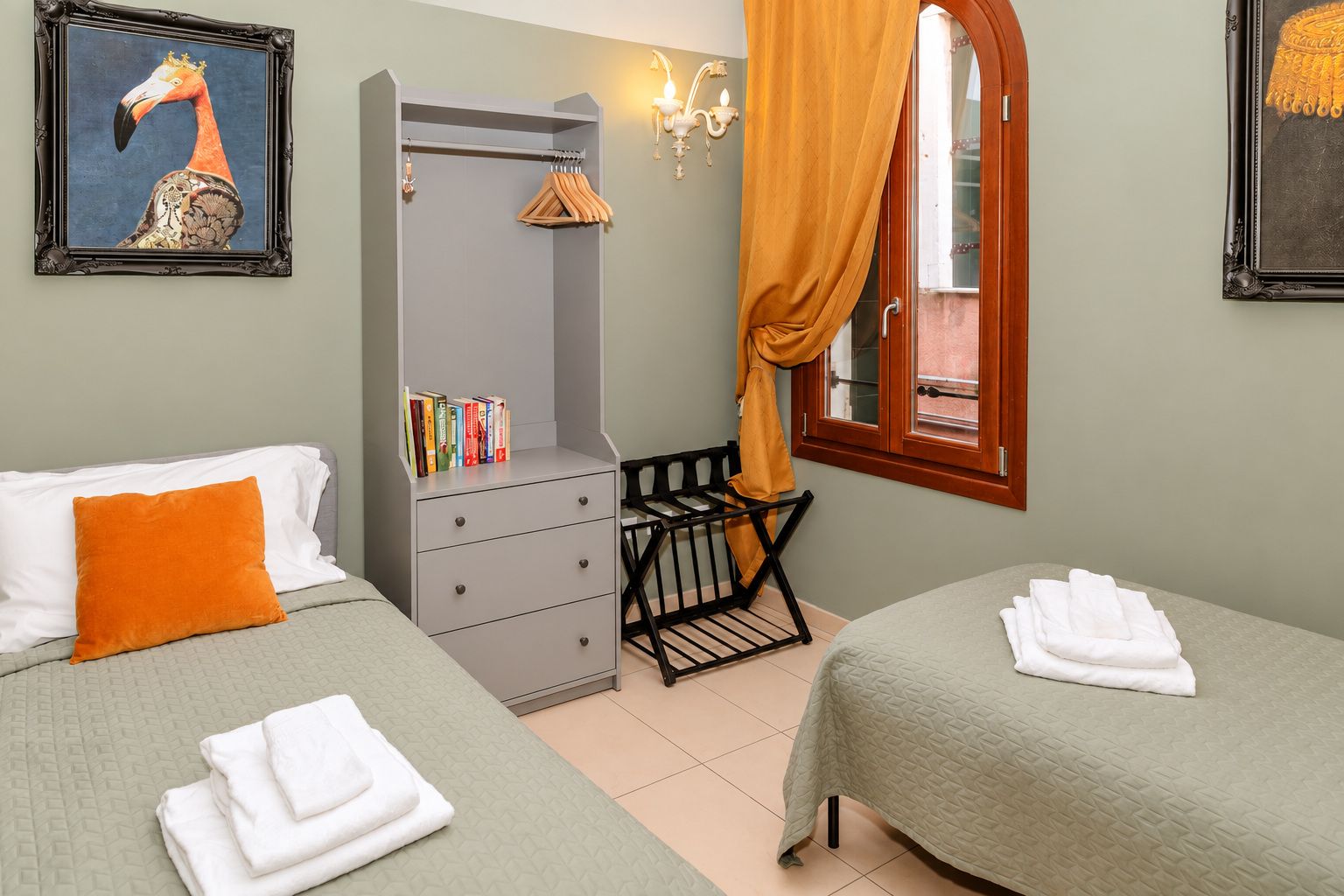 2 bedrooms, in-room safe, iron/ironing board, WiFi (free)