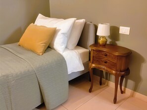 2 bedrooms, in-room safe, iron/ironing board, free WiFi