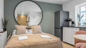 Bureau, fer et planche Ă  repasser, Wi-Fi gratuit, draps fournis