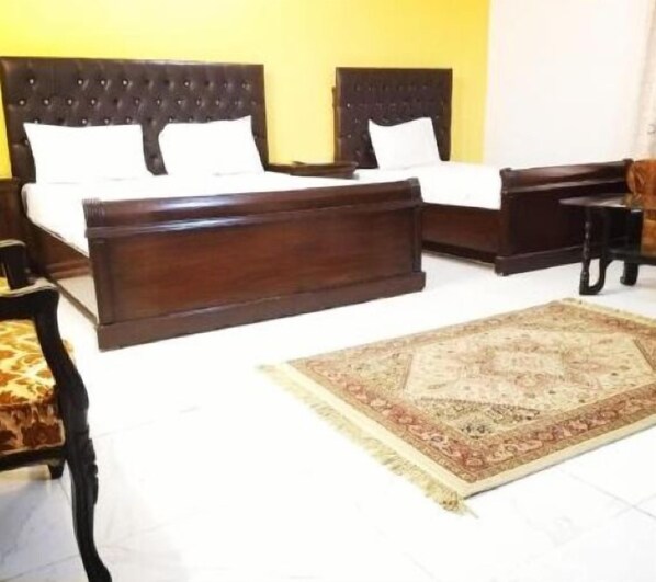 Quarto casal luxo | Quartos à prova de som, ferros/tábuas de passar roupa, Wi-Fi de cortesia