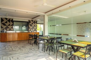 Restaurant - Housr Golf Course Road Phase 1 Metro (Gurugram)
