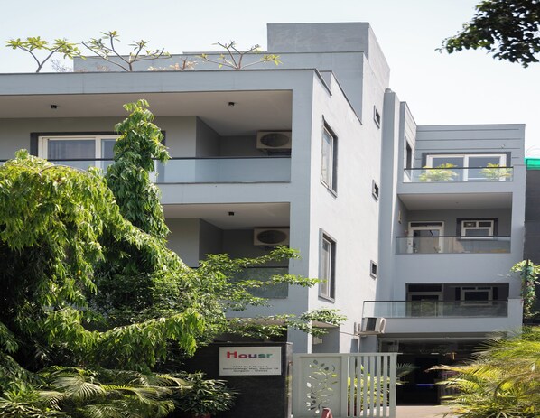 Mặt tiền nơi lưu trú