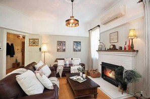 Smart TV, fireplace