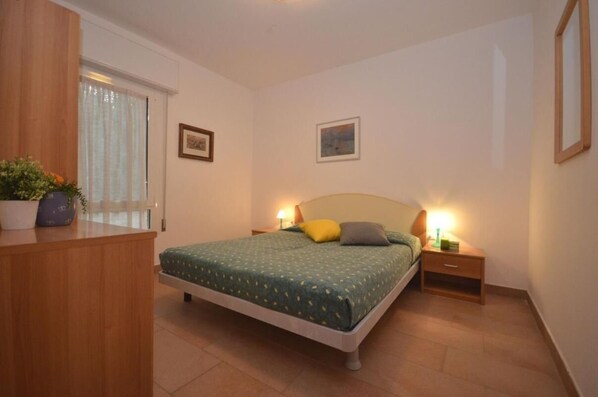 3 bedrooms, bed sheets