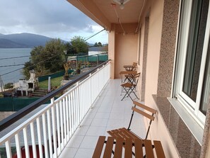 Habitación Confort con 2 camas individuales, vista a la playa | Terraza o patio