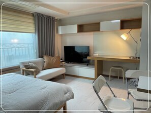 1 bedroom, iron/ironing board, WiFi, bed sheets - Cozy Minimalist-Close to Hotspots-7 min to subway (Seoul)