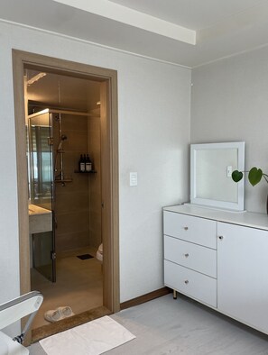 Hair dryer, towels, soap, toilet paper - Cozy Minimalist-Close to Hotspots-7 min to subway (Seoul)