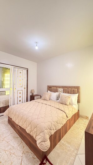 2 bedrooms, iron/ironing board, free WiFi, bed sheets - Large and beautiful app, large stad ibnoubatouta 15mm Tangier Airport (Tanger)