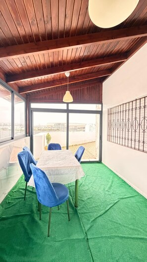 Dining - Large and beautiful app, large stad ibnoubatouta 15mm Tangier Airport (Tanger)