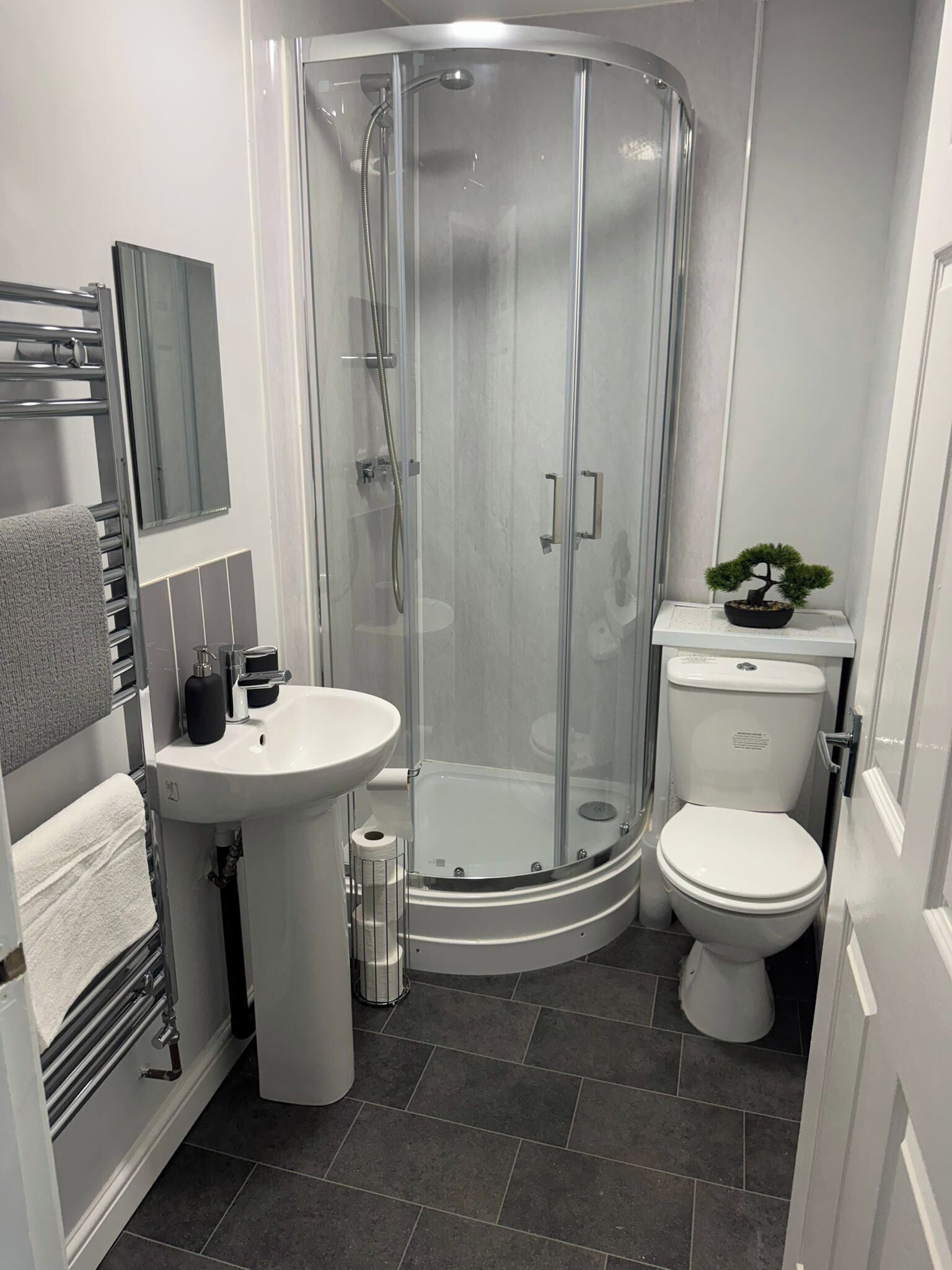 Apartment | Bathroom | Shower, towels