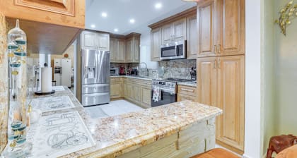 4 Mi to Hard Rock Stadium: Miramar Home w/ Bbq!