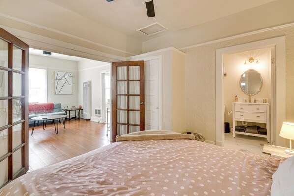 Apartment (2 Bedrooms) | Interior - 2 Mi to Old Town Abq: East Downtown Triplex Unit (Albuquerque)