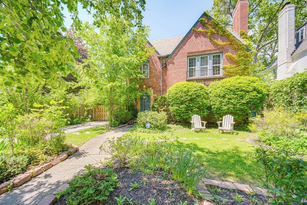 House (4 Bedrooms) | Front of property