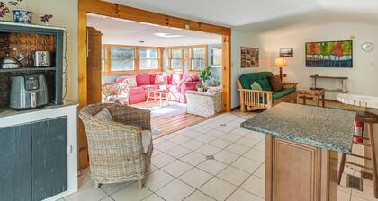 13 Mi to Acadia: Artistic Retreat in Nature