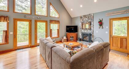Ski, Hike & Fish: Chalet w/ Hot Tub in Conway