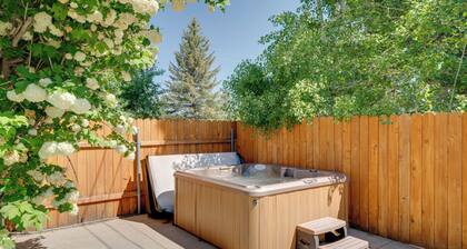 Private Hot Tub: Spacious Family Home in Truckee!