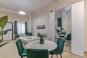 1 habitación, tabla de planchar con plancha, wifi gratis y ropa de cama