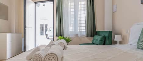1 habitación, tabla de planchar con plancha, wifi gratis y ropa de cama