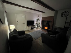Smart TV, fireplace