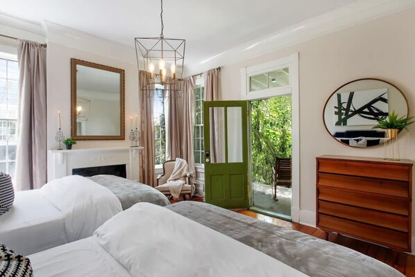 Unclassified image, 1 of 31, button