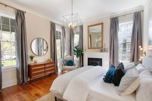 5 Schlafzimmer, Schreibtisch, Bügeleisen/Bügelbrett, Reisekinderbett