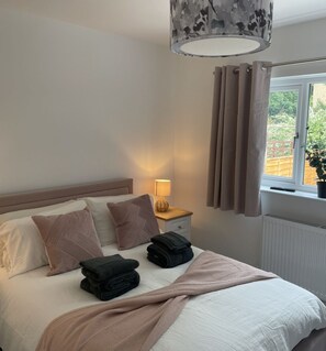 3 chambres, fer et planche à repasser, Wi-Fi, draps fournis