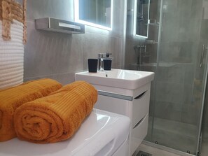 Shower, hair dryer, towels - Apartment Gold Shine (Zadar)
