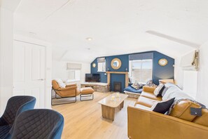 TV, fireplace, offices