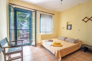 2 Schlafzimmer, Schreibtisch, Bügeleisen/Bügelbrett, Reisekinderbett